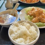 百香亭 - 料理写真:向こうのエビチリが気になる(・ω・｀)