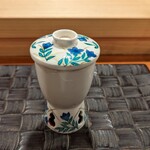 肉割烹 五平 - ふたを開ける前のフォアグラの茶碗蒸し