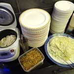 四川厨房 随苑 - 鶏唐揚げ＆水餃子（１人３個）ほか、セルフコーナーの料理は食べ放題！