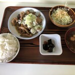 秋北食堂 - とりもつ定食