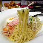 四川厨房 随苑 - 海鮮冷麺セット800円（ランチは、鶏唐揚げ３個、炒飯ほか食べ放題）