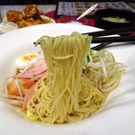 四川厨房 随苑 - 海鮮冷麺セット800円（ランチは、鶏唐揚げ３個、炒飯ほか食べ放題）