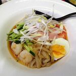 四川厨房 随苑 - 海鮮冷麺セット800円（ランチは、鶏唐揚げ３個、炒飯ほか食べ放題）