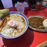 風は南から - 背脂醤油ラーメン（極太麺）900円とミニ牛筋カレー350円