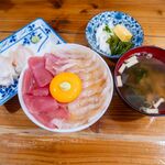 みなと食堂 - 平目とマグロ漬丼、つぶ貝