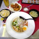 四川厨房 随苑 - 海鮮冷麺セット800円（ランチは、鶏唐揚げ３個、炒飯ほか食べ放題）