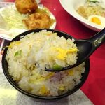 四川厨房 随苑 - 海鮮冷麺セット800円（ランチは、鶏唐揚げ３個、炒飯ほか食べ放題）
