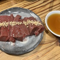 焼肉やまと - 炙りレバー（焼いてね！）