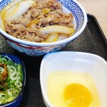 吉野家 - 牛丼と生玉子