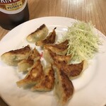 旭軒 - 焼餃子（キャベツ千切りがニクイ）