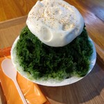 Takeuchi Kashiho Bunkyo Ten - 抹茶牛奶刨冰（外带518日元）
                      特别之处在于上面覆盖了丰富的泡沫，价格也很实惠。
                      以这个价格能享受到这一品，毫无疑问推荐给大家。
                      甜度适中，口感很好。