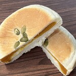 あひるのパン屋さん - パンプキンパン 205円