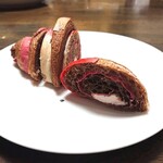 GRILL EIGHT - 바이컬러 크루아상(400엔)