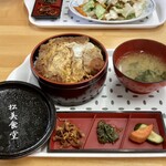 松美食堂 - かつ丼850円