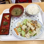 松美食堂 - 野菜炒め定食ご飯小800円