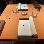 モノリス - 連れはこの丸い水晶がお気に入り。