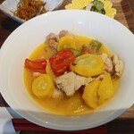 Romammoa - ズッキーニ、青唐辛子、鶏手羽元のスープ煮