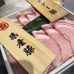 Agu Buta To Suishou Nabe Okinawa Ippin Ryouri Shabu Zenya - 