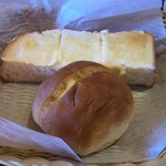 コメダ珈琲店 - 追加無料のローブパンと山食パン