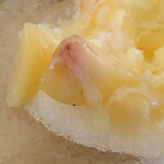 西洋菓子倶楽部 - ソースをかけた桃のズーム