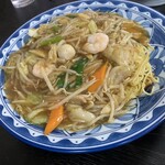 中国料理 美珍 - 写真だと分かりにくいけど、これ大皿でボリュームがすごいのよ。五目焼きそば。870円税込