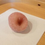 とらや工房 - 梅もち、税込み660円。