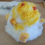 西洋菓子倶楽部 - パティシエのかき氷トロピカル　900円（税抜）ソースをかけた状態　マンゴーは凍った状態