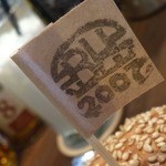 THE BURGER HEARTS - 手作りの旗を抜くと倒れそう