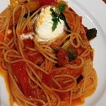 ピア・サピド - 彩り野菜とマスカルポーネムースのトマトソーススパゲティ