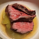 温石 - 赤身肉はラッコの大好物