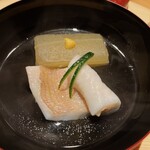 温石 - 花鯛と冬瓜です。薬味は和芥子。柚子は香りのみで齧りません