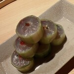 温石 - 焼津沖の鰺の胡瓜巻き、ラッコ盛りです