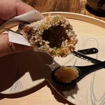 温石 - 先ずは万願寺をそのままひと齧り。中に空洞ができるので、そこに鱧子をつめます