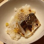 温石 - 炭火焼きのカマスと焼玉蜀黍の混ぜご飯