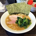 横浜らーめん寿三家 - 六角家イズムライト豚骨ラーメン800円麺硬め。