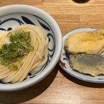 うどん嵐 - サッとだし醤油と生姜を加えて、うまいうどんに感謝、　　　　付出しの『鶏天と鯵天』も揚げたてでサクサク感も良いですね