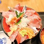 魚菜屋 - 本日の10種の海鮮丼