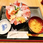 魚菜屋 - 本日の10種の海鮮丼