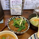 月と亀 - 本日のカレー（菜の花入りキーマカレー）定食