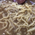 東風 - 中太のウェーブ卵麺。