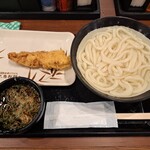 丸亀製麺 - コチラが「釜揚げうどん　大」と鶏天。