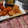 焼肉 天匠 - 貝や枝豆などのキムチ盛り合わせ
