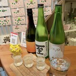 SAKE STAND CHIRO - かっしゃんは、店の方のお任せ、3種飲み比べ650円（税込）