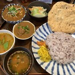 月と亀 - 本日のカレー（青森産ホタテと国産竹の子のカレー）定食＋ポークビンダルー