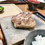 感動の肉と米 春日井店 - 満足な大きさ180g