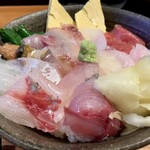 幸寿し - 新鮮な魚で敷き詰められた丼