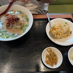 Chuugokushuka Zuika - 旦那さんのほう。新しいメニューかな。台湾豚骨ラーメン半チャーハンセット。八角の風味が効いていて、日本の豚骨ラーメンより好き！！