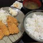 てらうち - ランチのイカ、キスフライ定食700円。味は美味しい。代々木上原でこの値段なら安い方か。キスが予想以上に小さかったことには驚いた。