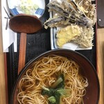 曽山商店 - 温かい天ぷら蕎麦