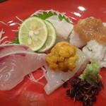 たらく うめ銀 - 【刺身盛り合わせ】今治から仕入れた鮮度の良い魚介を使っています